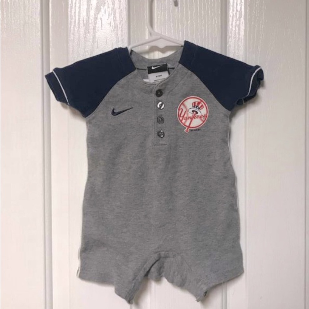 Nike Yankees Baby romper